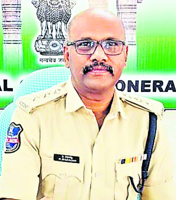 భక్తులకు మెరుగైన సేవలు అందించాలి
4