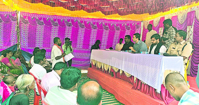 భూములు లాక్కొని పొట్టకొట్టద్దు 1