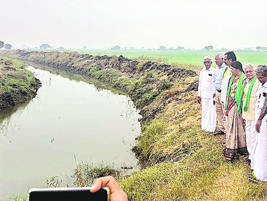 కోర్టు భవన స్థలాన్ని  పరిశీలించిన పల్నాడు కలెక్టర్‌  2