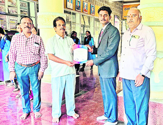 జెడ్పీ నిధులతో టీడీపీ నేత రాచబాట 1