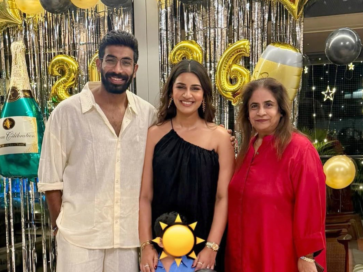 MS Dhoni, Virat Kohli And Other Cricketers Celebrate New Year With Their Families Photos16
