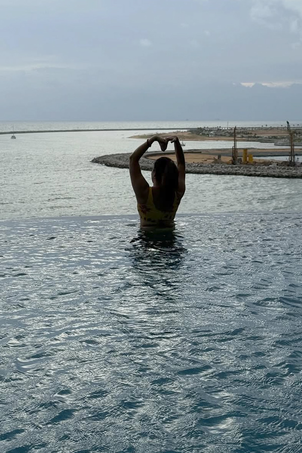 Anchor Anasuya Bharadwaj Welcomes 2026 With Her Husband in Pool Photos5