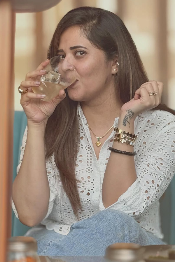 Anchor Anasuya Bharadwaj Welcomes 2026 With Her Husband in Pool Photos11