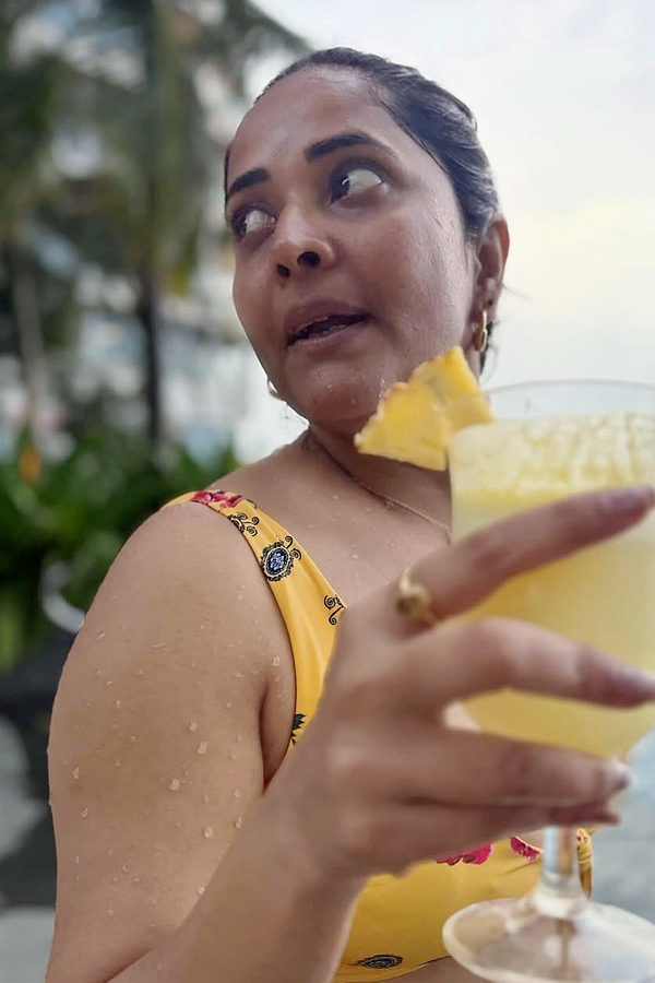 Anchor Anasuya Bharadwaj Welcomes 2026 With Her Husband in Pool Photos4