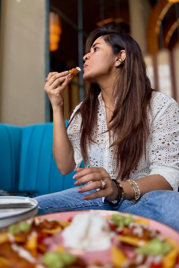 Anchor Anasuya Bharadwaj Welcomes 2026 With Her Husband in Pool Photos10