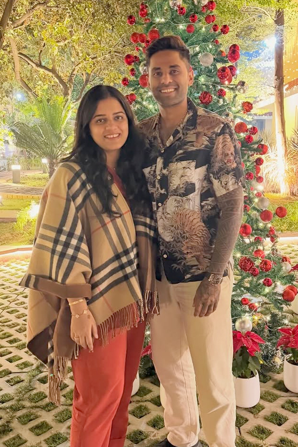 MS Dhoni, Virat Kohli And Other Cricketers Celebrate New Year With Their Families Photos4