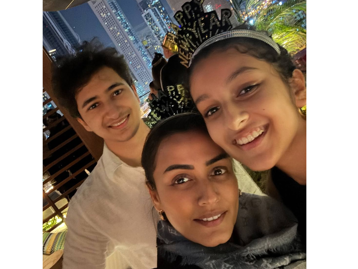 Super Star Mahesh babu family new Year celebration with Family Photos6