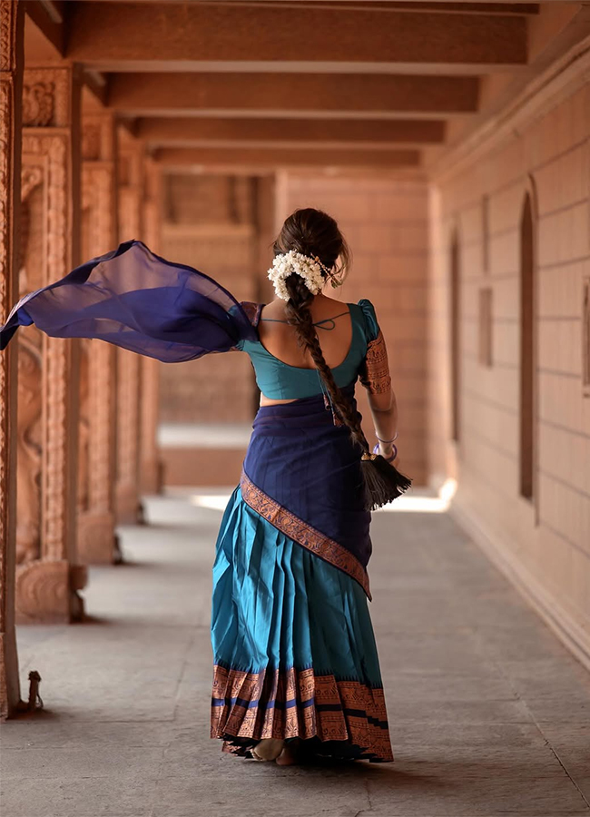 Tollywood Actress Eesha Rebba Traditional HD Photos10