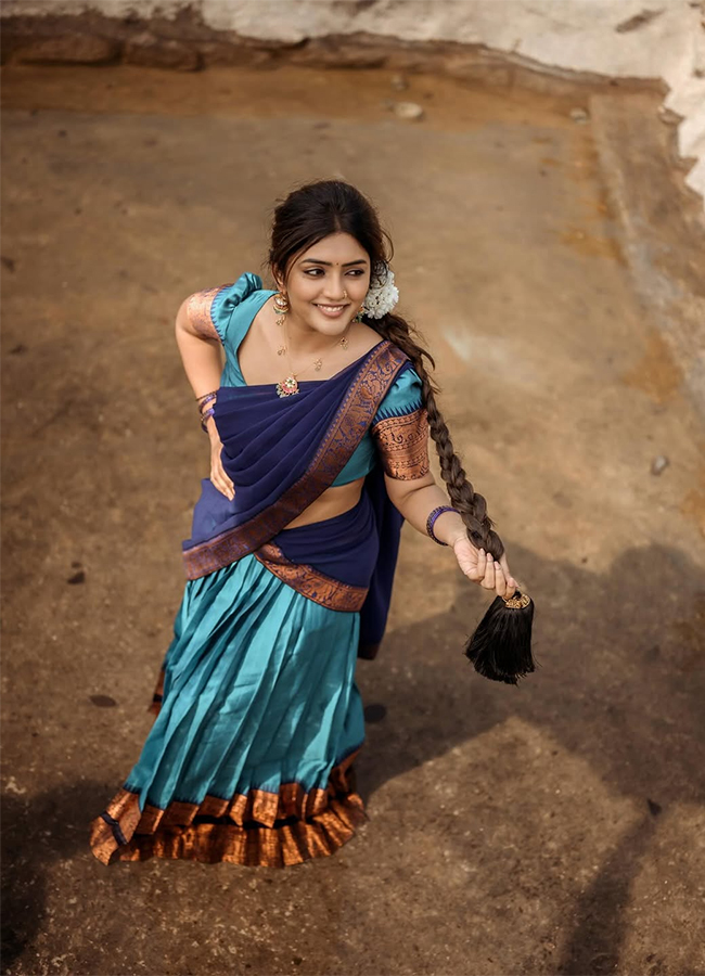 Tollywood Actress Eesha Rebba Traditional HD Photos11