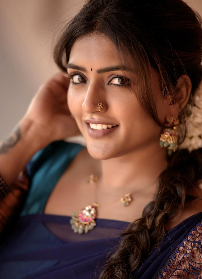 Tollywood Actress Eesha Rebba Traditional HD Photos12