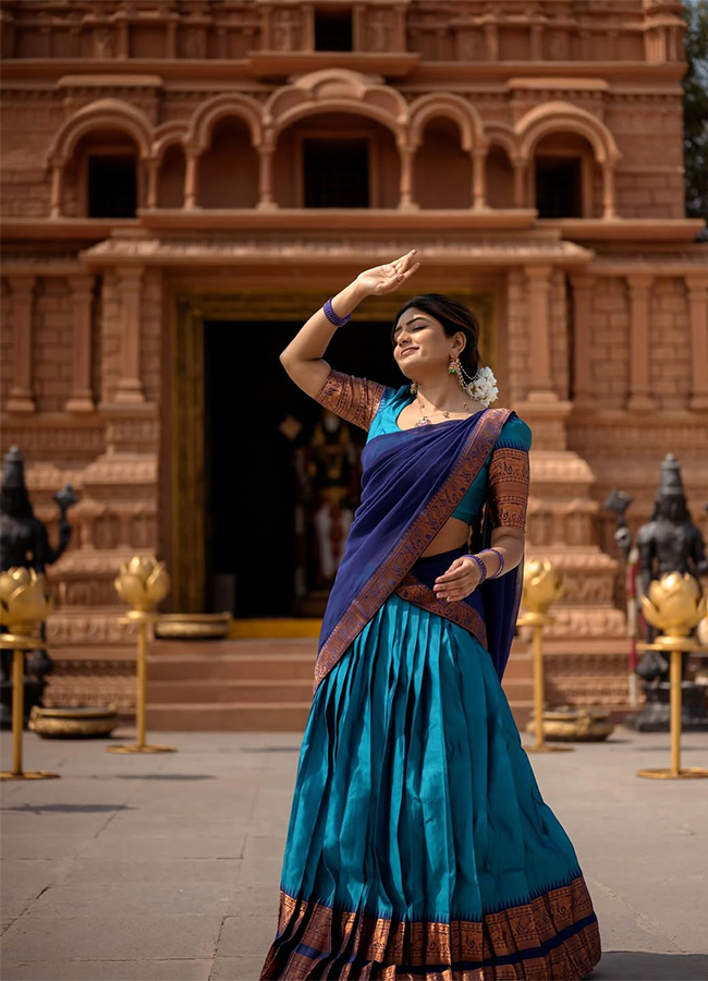 Tollywood Actress Eesha Rebba Traditional HD Photos13