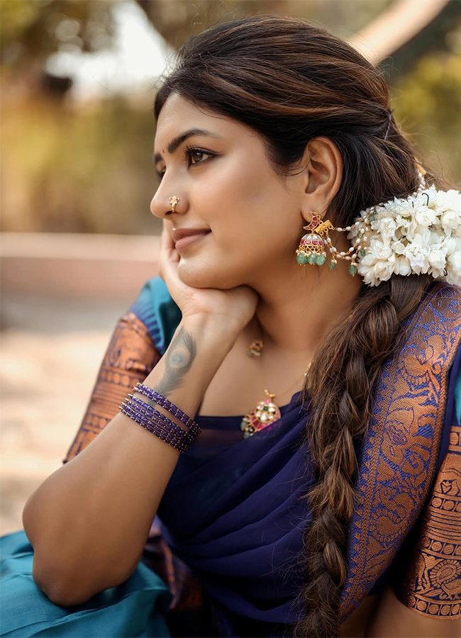 Tollywood Actress Eesha Rebba Traditional HD Photos14