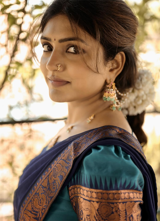 Tollywood Actress Eesha Rebba Traditional HD Photos2