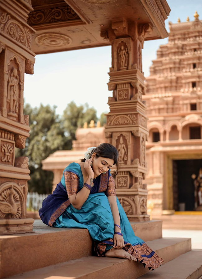 Tollywood Actress Eesha Rebba Traditional HD Photos7