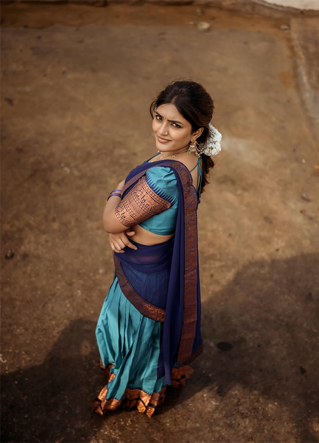 Tollywood Actress Eesha Rebba Traditional HD Photos8