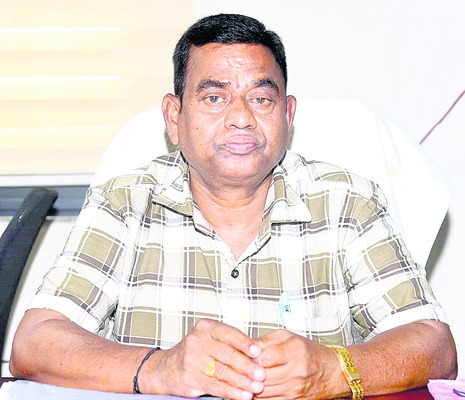 అమ్ముకునేందుకు అవస్థలు 
1