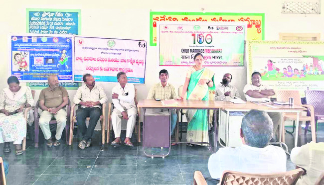 బాల్య వివాహాలను ప్రోత్సహిస్తే చర్యలు  
2