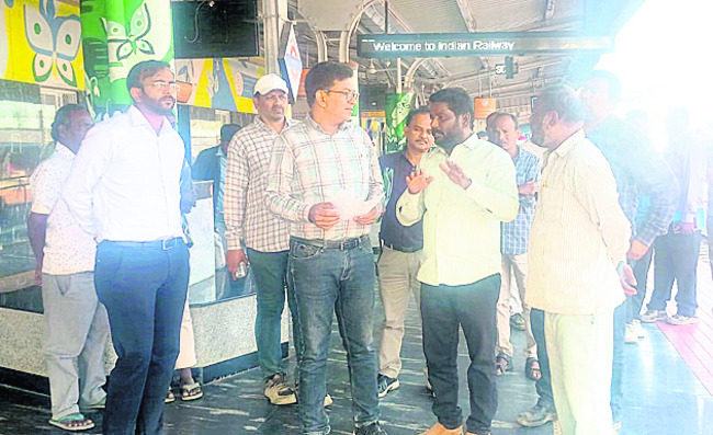 రైల్వే ఏడీఆర్‌ఎం పర్యటన 
1