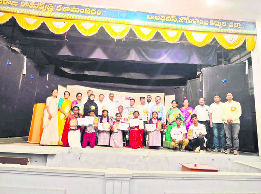 బాల్య వివాహాలను ప్రోత్సహిస్తే చర్యలు  
1