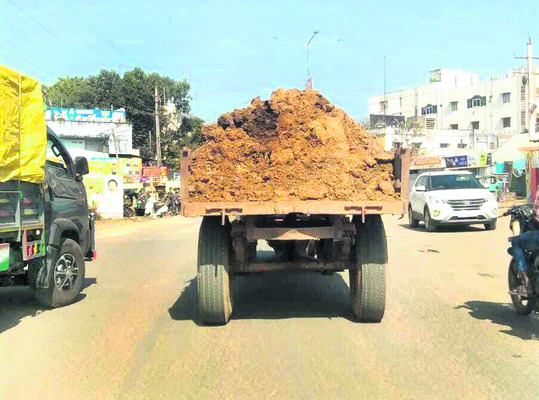 మట్టి మాఫియా కోరల్లో గుట్టలు 1