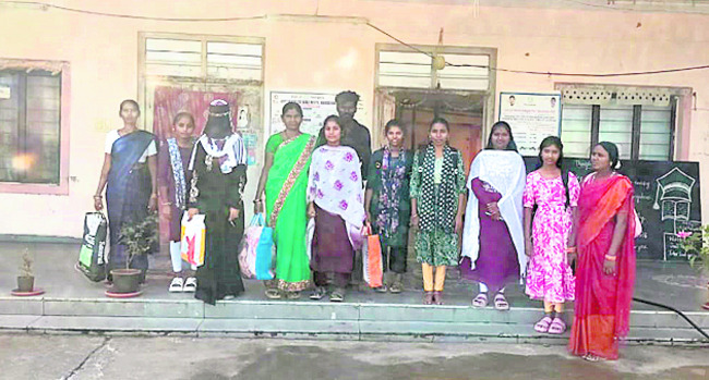 సెలవులొచ్చాయ్‌..2