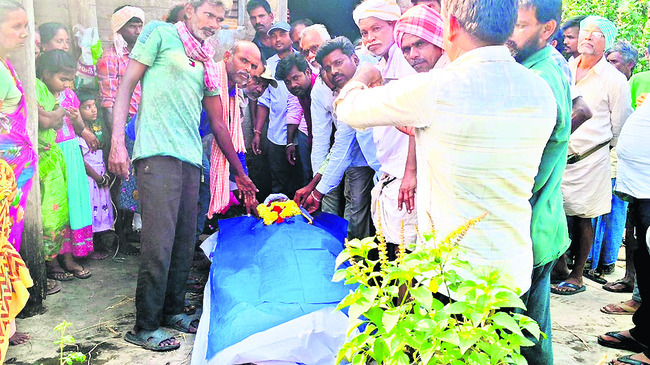 మేడారంలో  ‘హలాల్‌’ను నిషేధించాలి
2