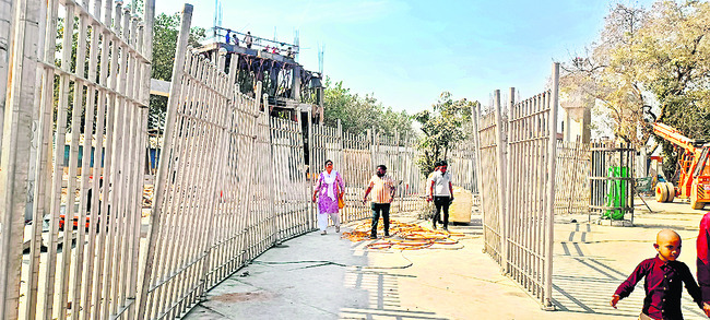 వనదేవతల ఆర్చ్‌లకు ఐరన్‌ గేట్లు 1