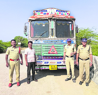 షార్ట్‌ సర్క్యూట్‌తో చెరుకు దగ్ధం1