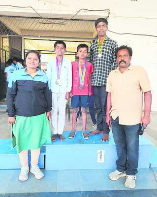 జాతీయస్థాయి హాకీ పోటీలకు విద్యార్థి1