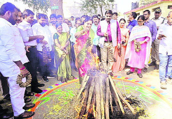 జానపద జాతరకు.. మన్యం కళావేదిక 1