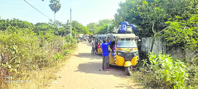 ● ఉచితమనేసి.. ఊరికి మానేసి 
2