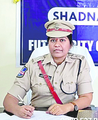 డీసీపీగా బాధ్యతలు  స్వీకరించిన శిరీష 3