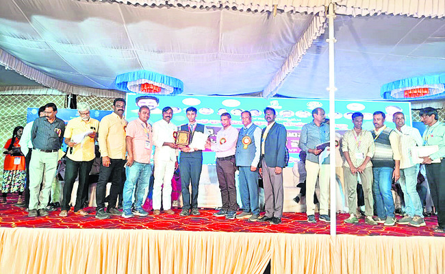 నూరుశాతం ఫలితాలు సాధించాలి
1