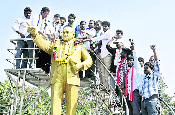 ప్రశ్నించే వారిపై కక్ష సాధింపులా...? 1