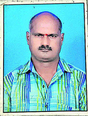 ఆగి ఉన్న నీళ్ల ట్యాంకర్‌ను ఢీకొట్టిన లారీ 2