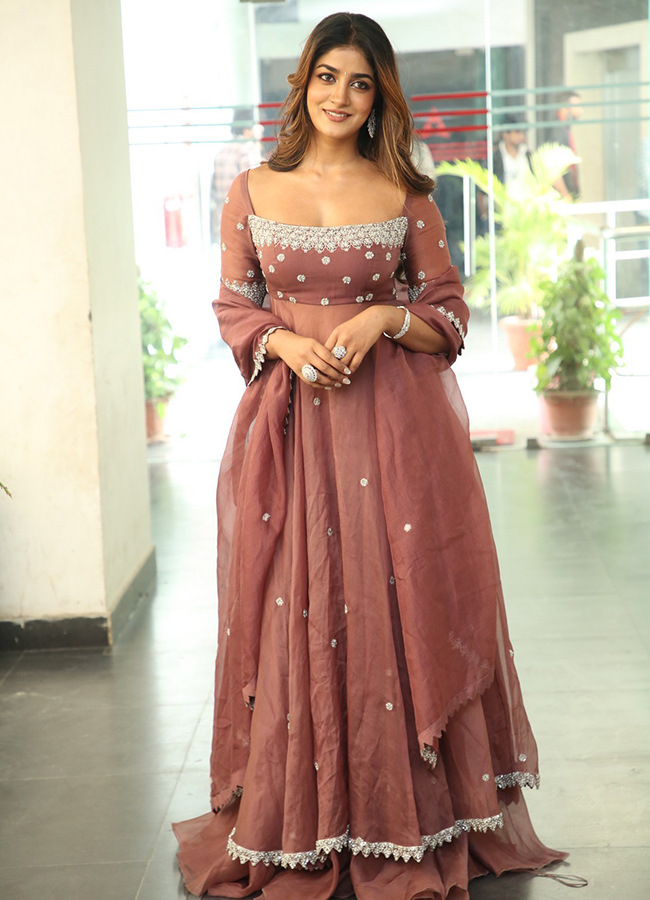 Bhartha Mahasayulaku Wignyapthi Movie Actress Dimple Hayathi, Ashika Ranganath5