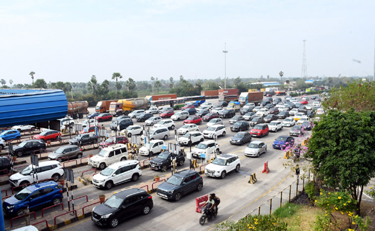 Heavy Traffic Jam In Vijayawada-Hyderabad Highway PHotos10
