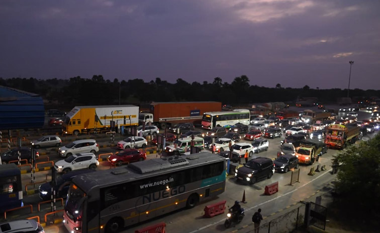 Heavy Traffic Jam In Vijayawada-Hyderabad Highway PHotos6