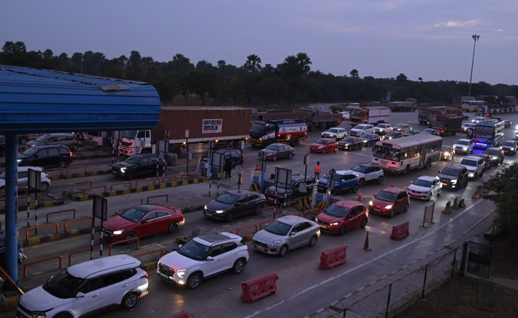 Heavy Traffic Jam In Vijayawada-Hyderabad Highway PHotos8