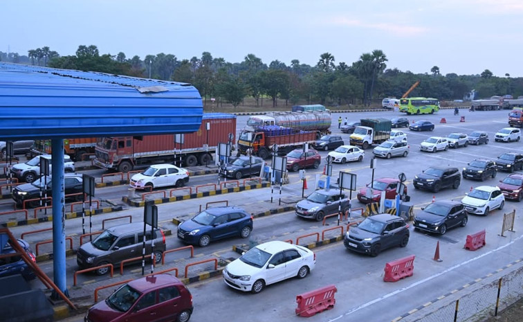 Heavy Traffic Jam In Vijayawada-Hyderabad Highway PHotos9