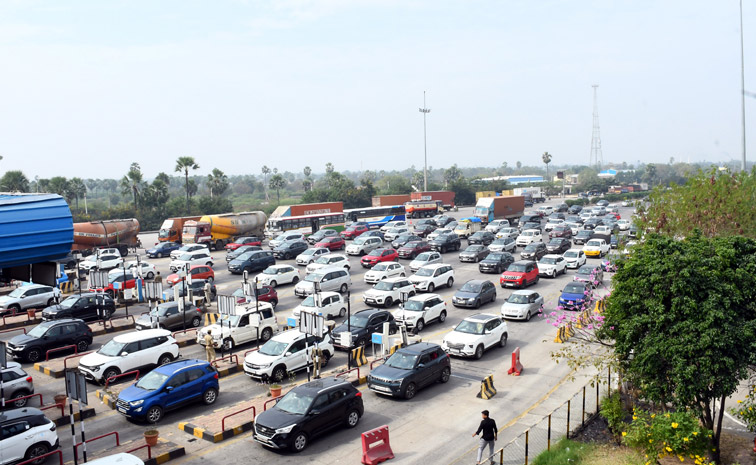Heavy Traffic Jam In Vijayawada-Hyderabad Highway PHotos11