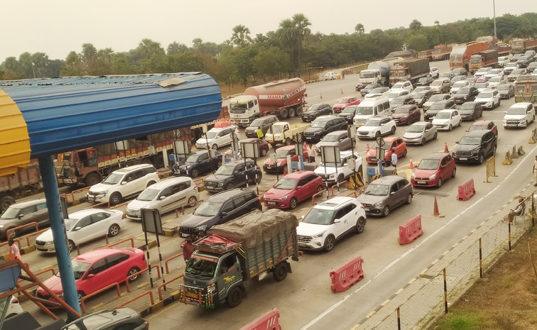 Heavy Traffic Jam In Vijayawada-Hyderabad Highway PHotos16