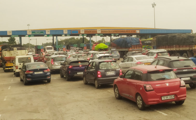 Heavy Traffic Jam In Vijayawada-Hyderabad Highway PHotos18