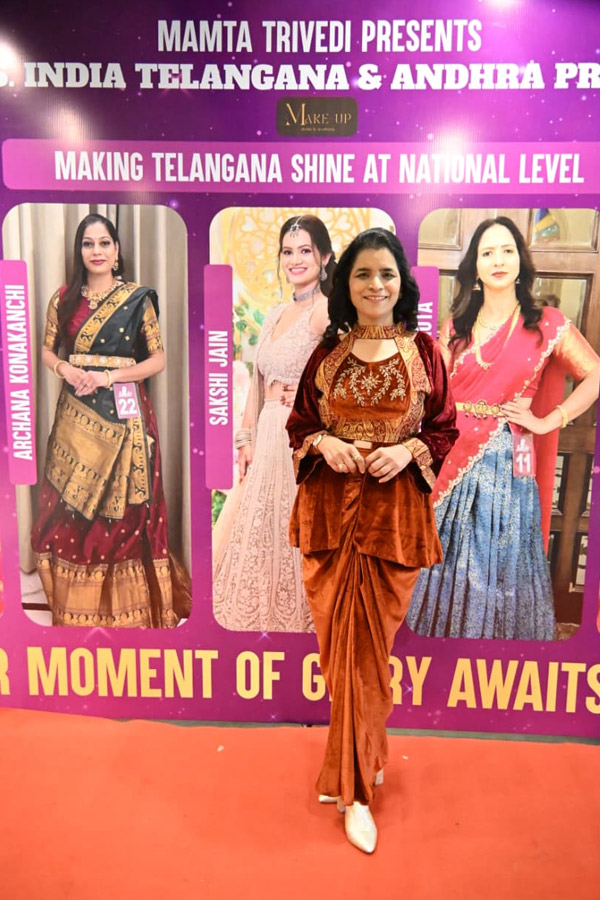 Telangana queens shine in Mrs India competition Photos5