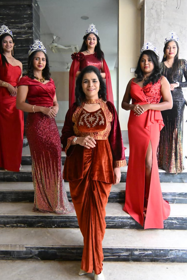 Telangana queens shine in Mrs India competition Photos11