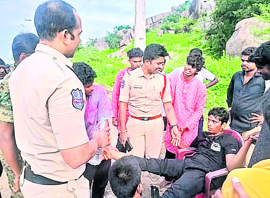 ఖాకీల కారుణ్యం!1