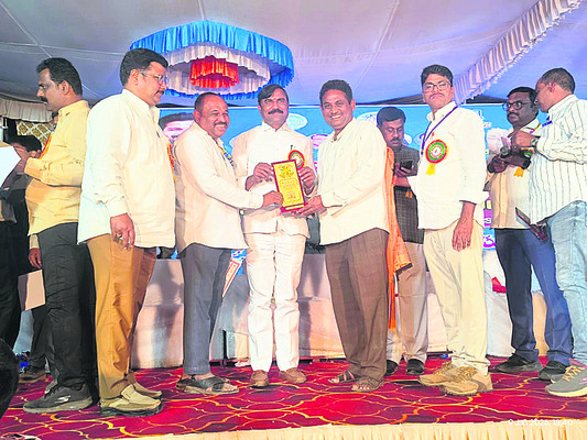 దక్షిణ భారతస్థాయి సైన్స్‌ ఫెయిర్‌కు ఎంపిక1