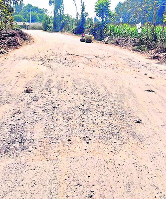 గుంతలే మిగిల్చారు..! 2