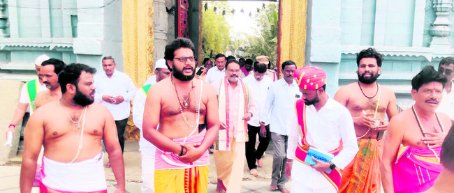 పాండురంగస్వామి సేవలో జిల్లా న్యాయమూర్తి 
1