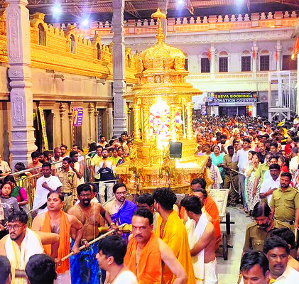 పాండురంగస్వామి సేవలో జిల్లా న్యాయమూర్తి 
2